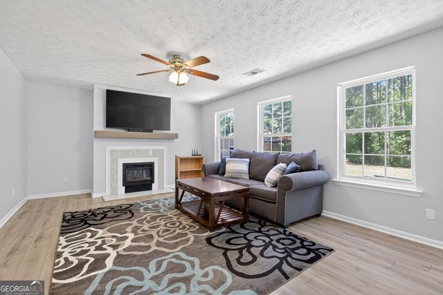 3279 Deer Valley Drive NW, Acworth, GA 30101