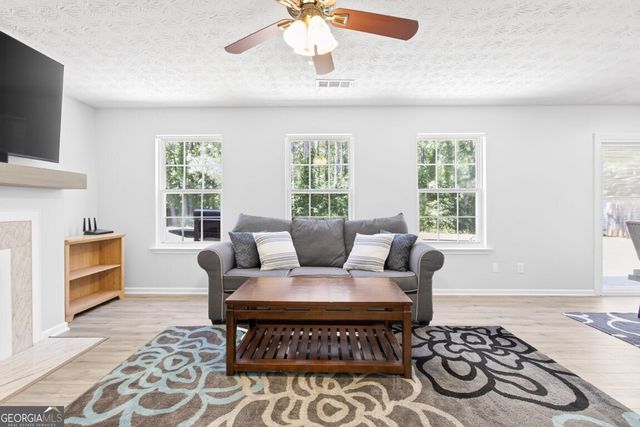 3279 Deer Valley Drive NW, Acworth, GA 30101