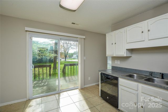 6020 Running Deer Road, Charlotte, NC 28214