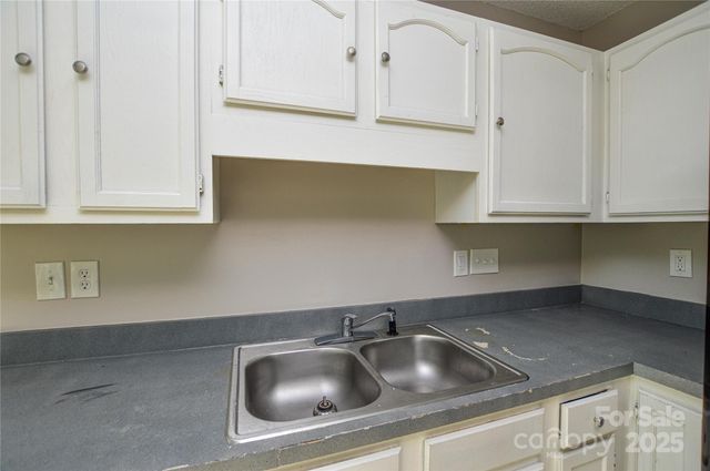 6020 Running Deer Road, Charlotte, NC 28214