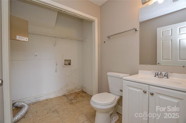 6020 Running Deer Road, Charlotte, NC 28214