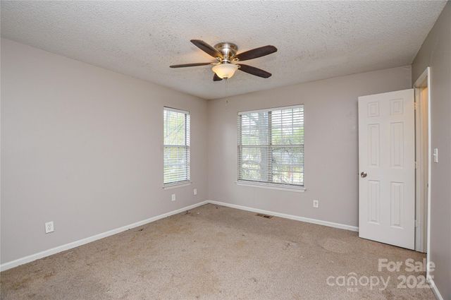 6020 Running Deer Road, Charlotte, NC 28214