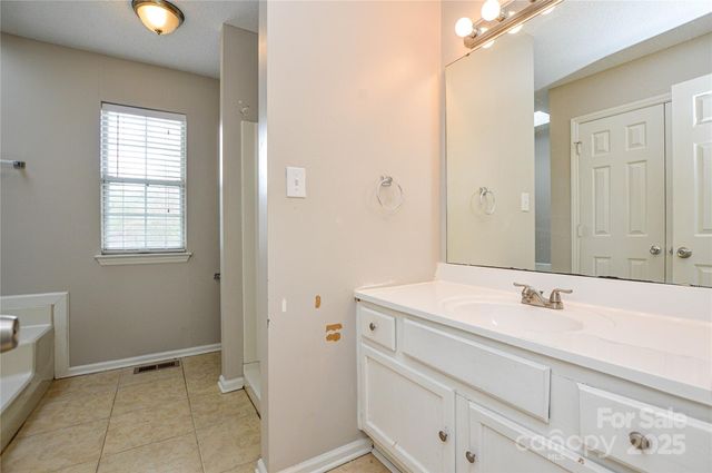 6020 Running Deer Road, Charlotte, NC 28214