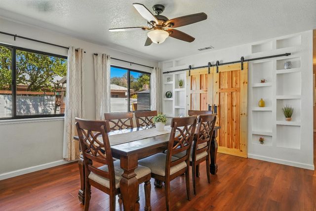5691 Oak Hill Dr, Sacramento, CA 95841