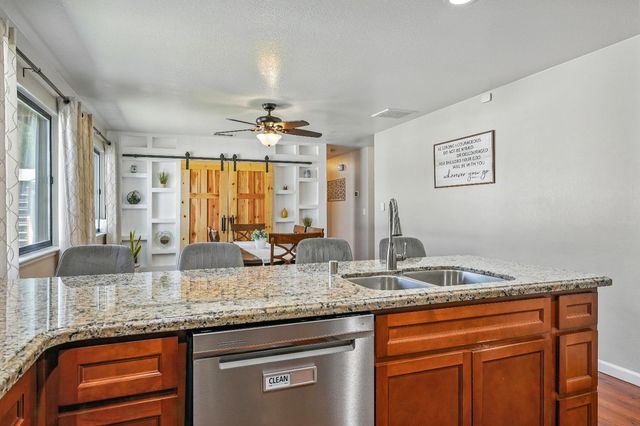 5691 Oak Hill Dr, Sacramento, CA 95841