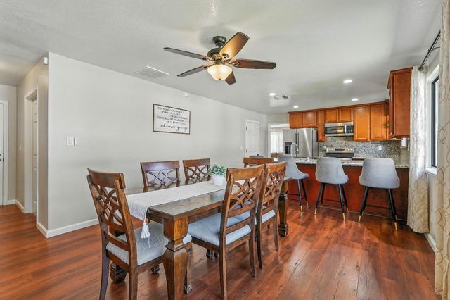 5691 Oak Hill Dr, Sacramento, CA 95841