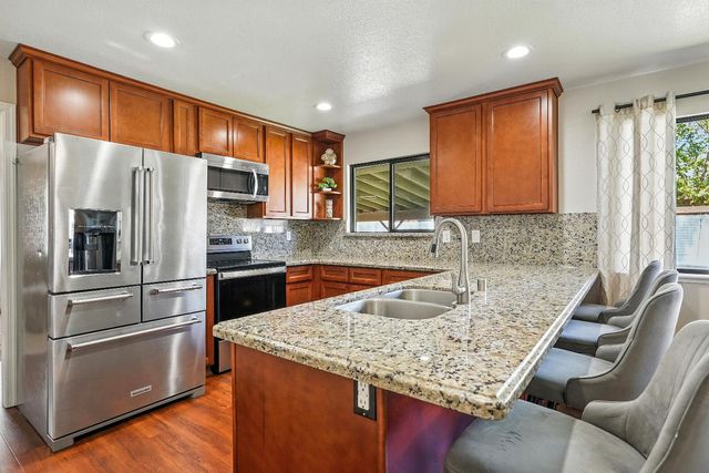 5691 Oak Hill Dr, Sacramento, CA 95841