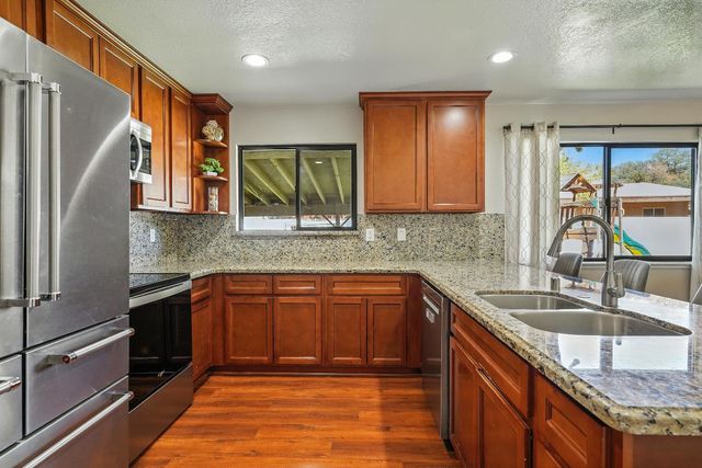5691 Oak Hill Dr, Sacramento, CA 95841