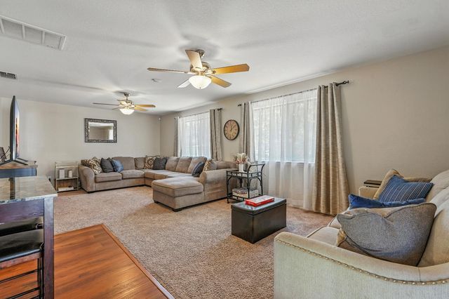 5691 Oak Hill Dr, Sacramento, CA 95841
