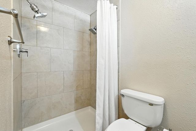 5691 Oak Hill Dr, Sacramento, CA 95841