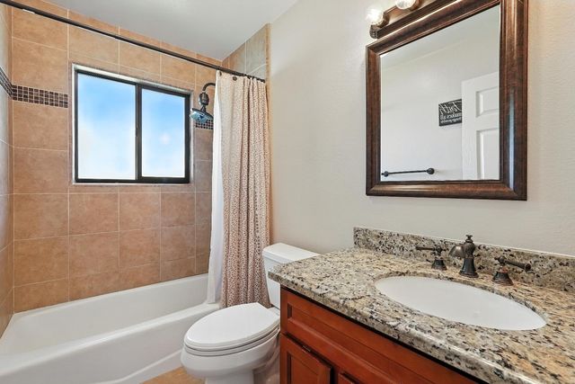 5691 Oak Hill Dr, Sacramento, CA 95841