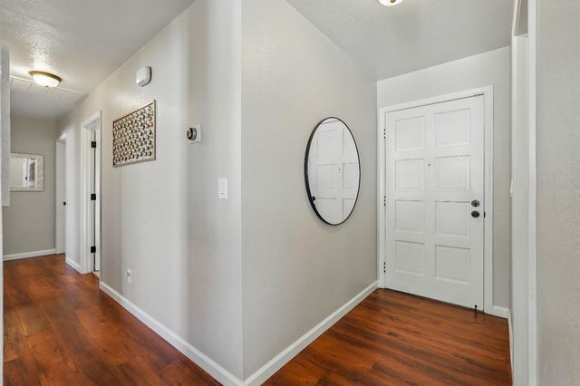 5691 Oak Hill Dr, Sacramento, CA 95841
