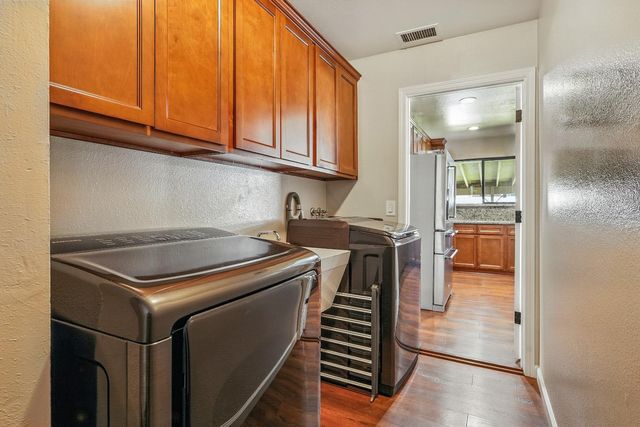 5691 Oak Hill Dr, Sacramento, CA 95841