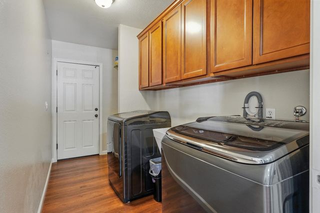 5691 Oak Hill Dr, Sacramento, CA 95841