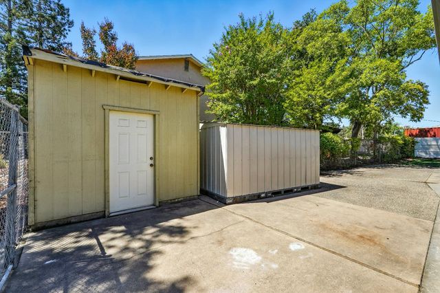 5691 Oak Hill Dr, Sacramento, CA 95841