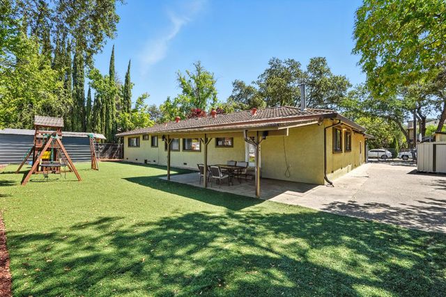 5691 Oak Hill Dr, Sacramento, CA 95841