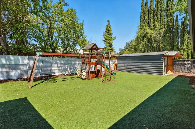 5691 Oak Hill Dr, Sacramento, CA 95841