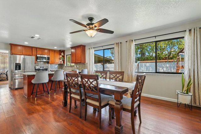 5691 Oak Hill Dr, Sacramento, CA 95841
