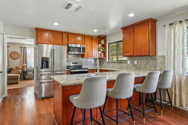 5691 Oak Hill Dr, Sacramento, CA 95841