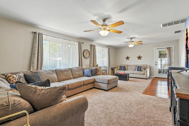 5691 Oak Hill Dr, Sacramento, CA 95841