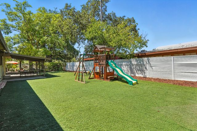 5691 Oak Hill Dr, Sacramento, CA 95841