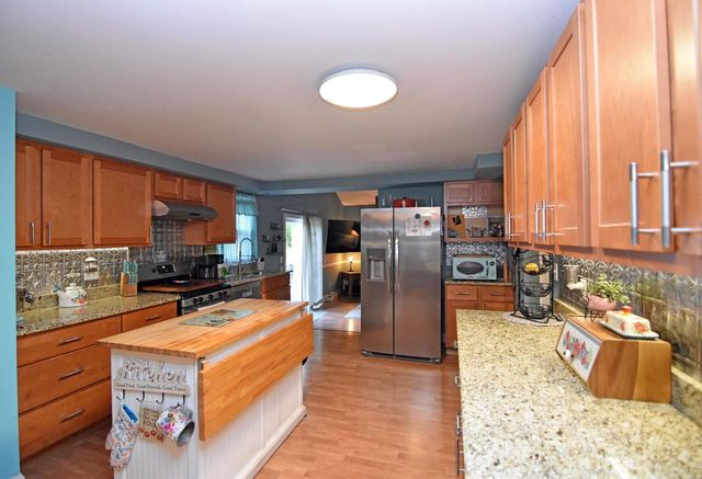 6401 237th AVENUE, Salem, WI 53168