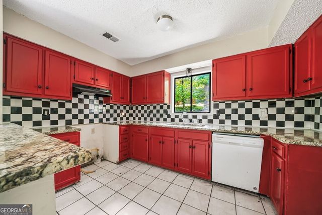1951 Kinridge Road, Marietta, GA 30062
