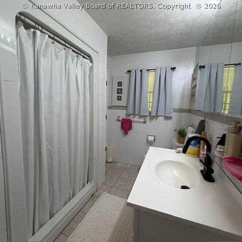 183 40th Street, Nitro, WV 25143