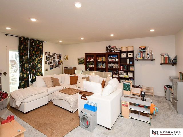 2015 Geri Circle, Bellevue, NE 68147