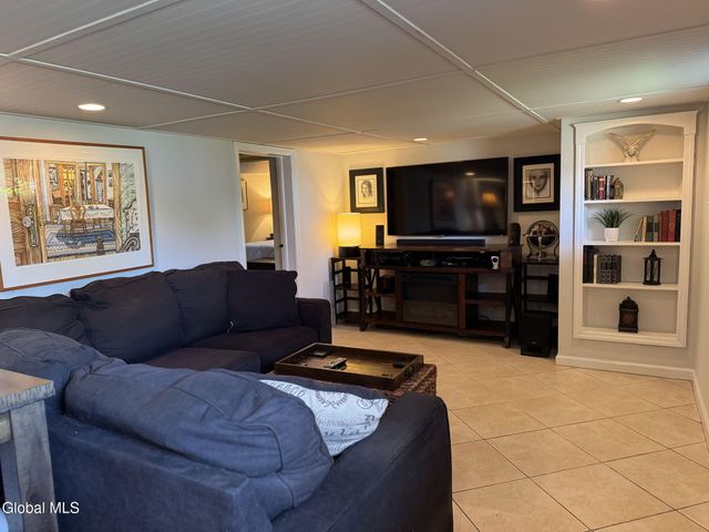 10 Dunning Avenue, Colonie, NY 12205