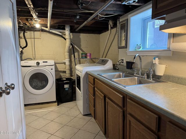 10 Dunning Avenue, Colonie, NY 12205