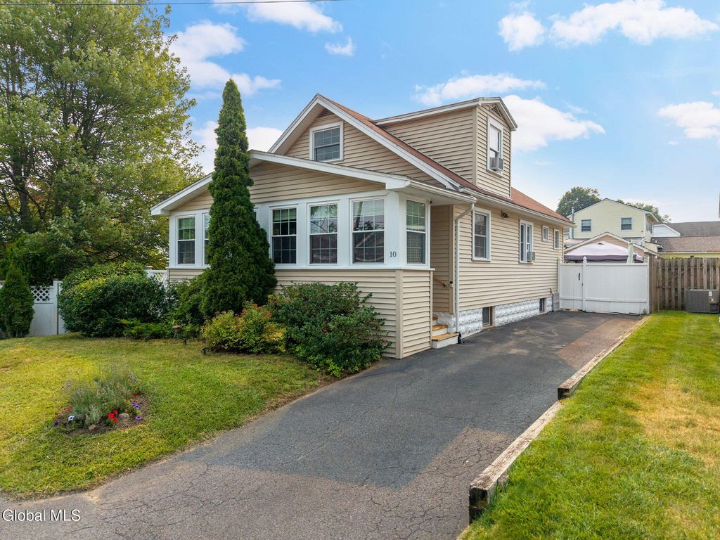 10 Dunning Avenue, Colonie, NY 12205