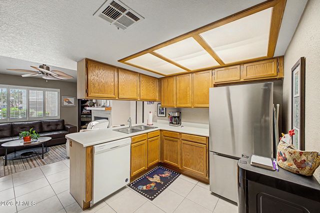2020 W UNION HILLS Drive 143, Phoenix, AZ 85027