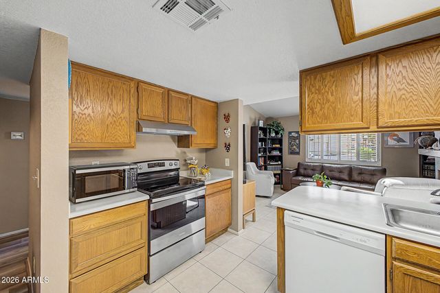 2020 W UNION HILLS Drive 143, Phoenix, AZ 85027