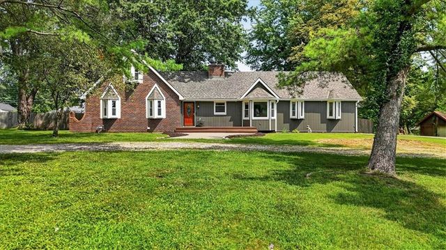 315 S Peculiar Drive, Peculiar, MO 64078