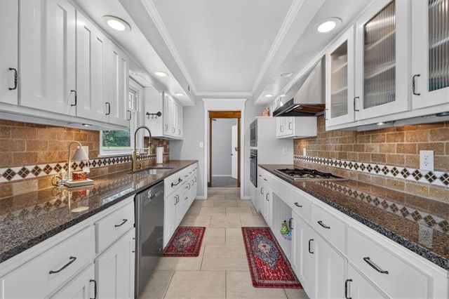 315 S Peculiar Drive, Peculiar, MO 64078