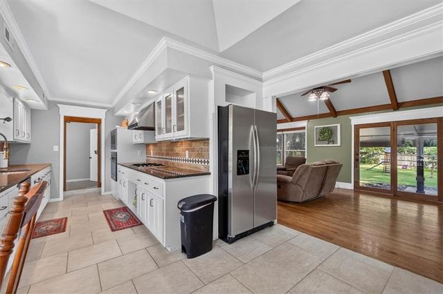 315 S Peculiar Drive, Peculiar, MO 64078