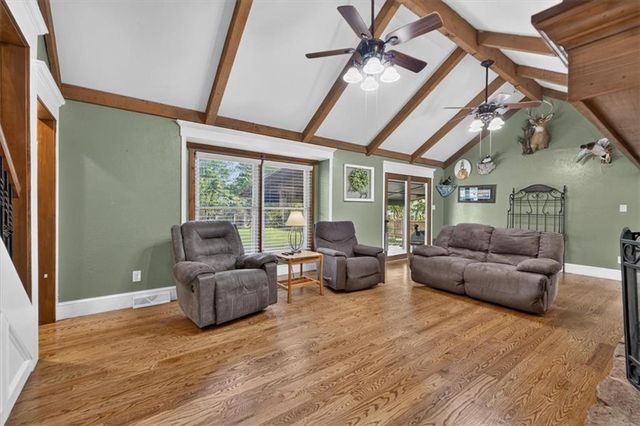 315 S Peculiar Drive, Peculiar, MO 64078