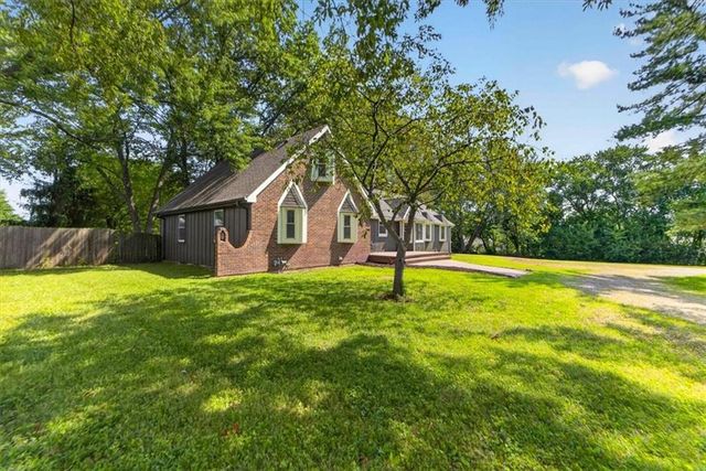 315 S Peculiar Drive, Peculiar, MO 64078