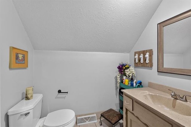 315 S Peculiar Drive, Peculiar, MO 64078