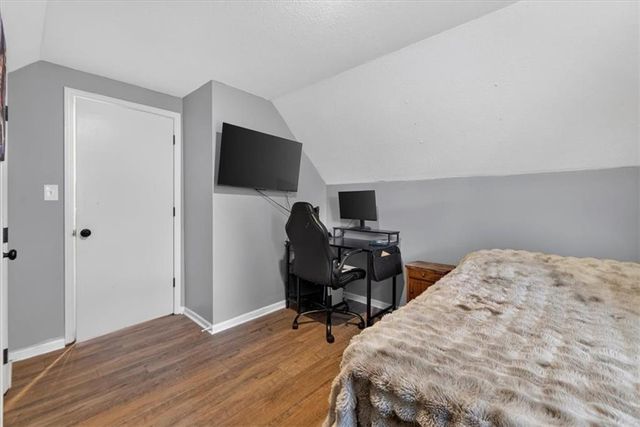 315 S Peculiar Drive, Peculiar, MO 64078