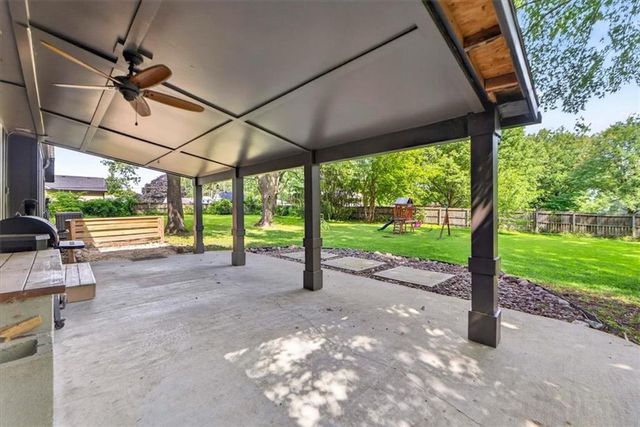 315 S Peculiar Drive, Peculiar, MO 64078