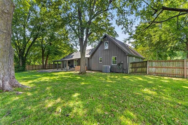 315 S Peculiar Drive, Peculiar, MO 64078