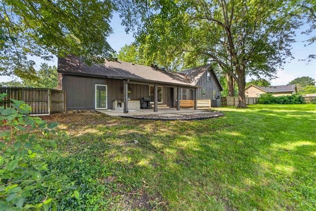 315 S Peculiar Drive, Peculiar, MO 64078