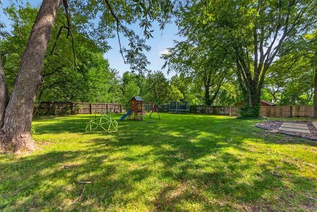 315 S Peculiar Drive, Peculiar, MO 64078
