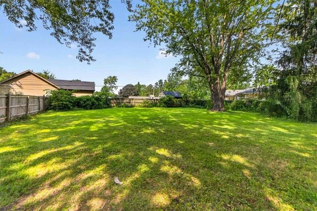 315 S Peculiar Drive, Peculiar, MO 64078