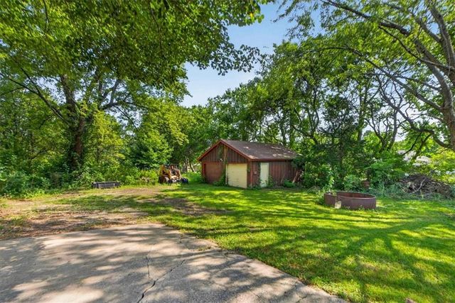 315 S Peculiar Drive, Peculiar, MO 64078