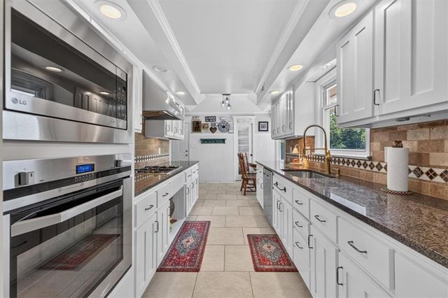 315 S Peculiar Drive, Peculiar, MO 64078