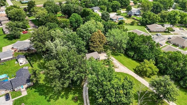 315 S Peculiar Drive, Peculiar, MO 64078