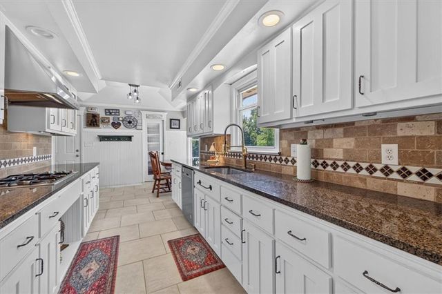 315 S Peculiar Drive, Peculiar, MO 64078